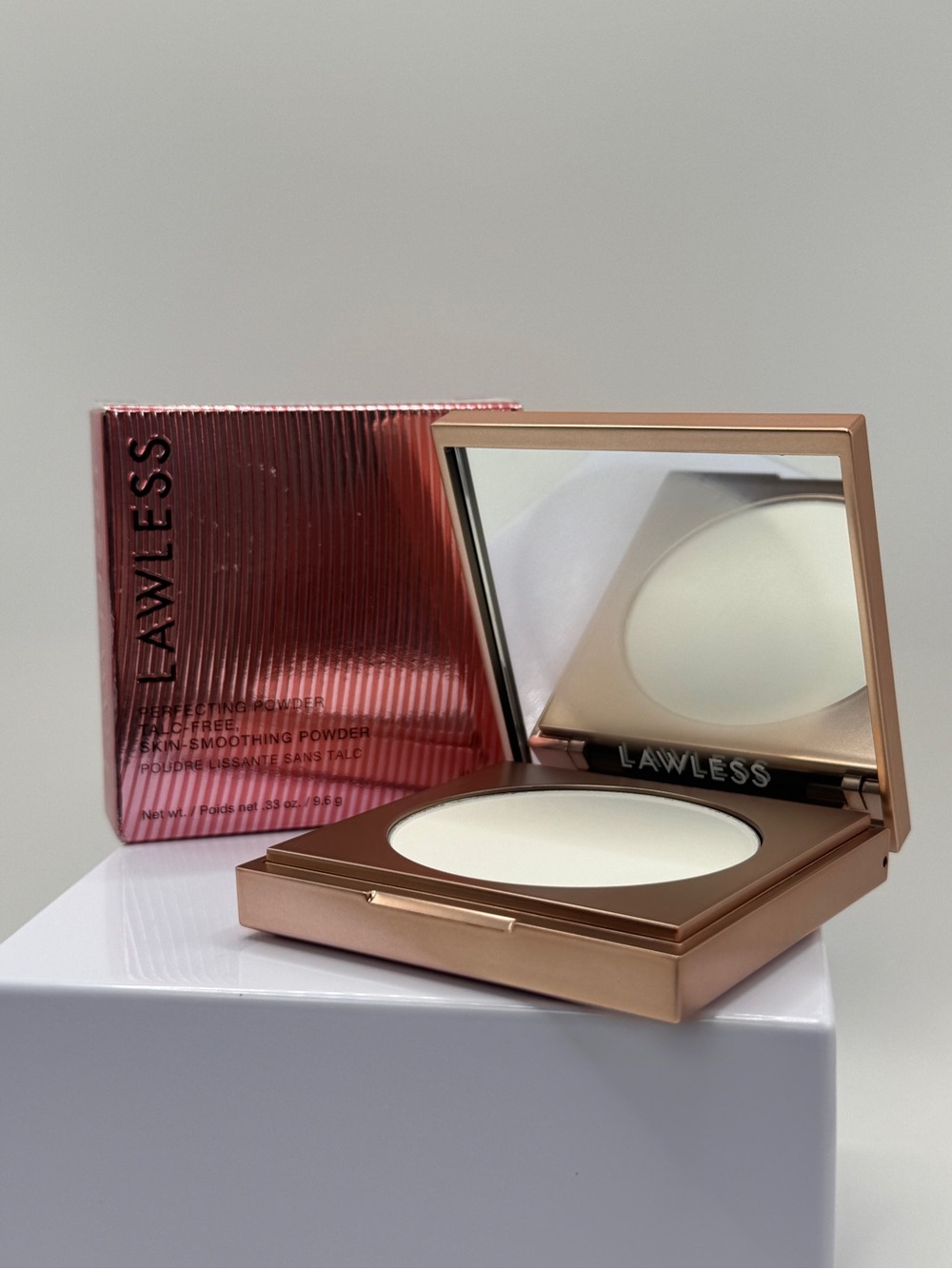 Lawless Translucent Skin-Smoothing Setting Powder